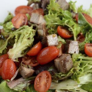 Warm salad with chicken liver